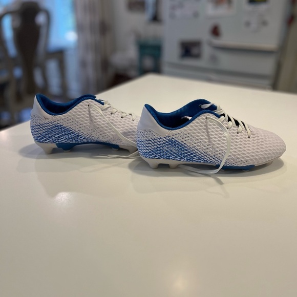 EUC White Soccer Cleats - Picture 5 of 6